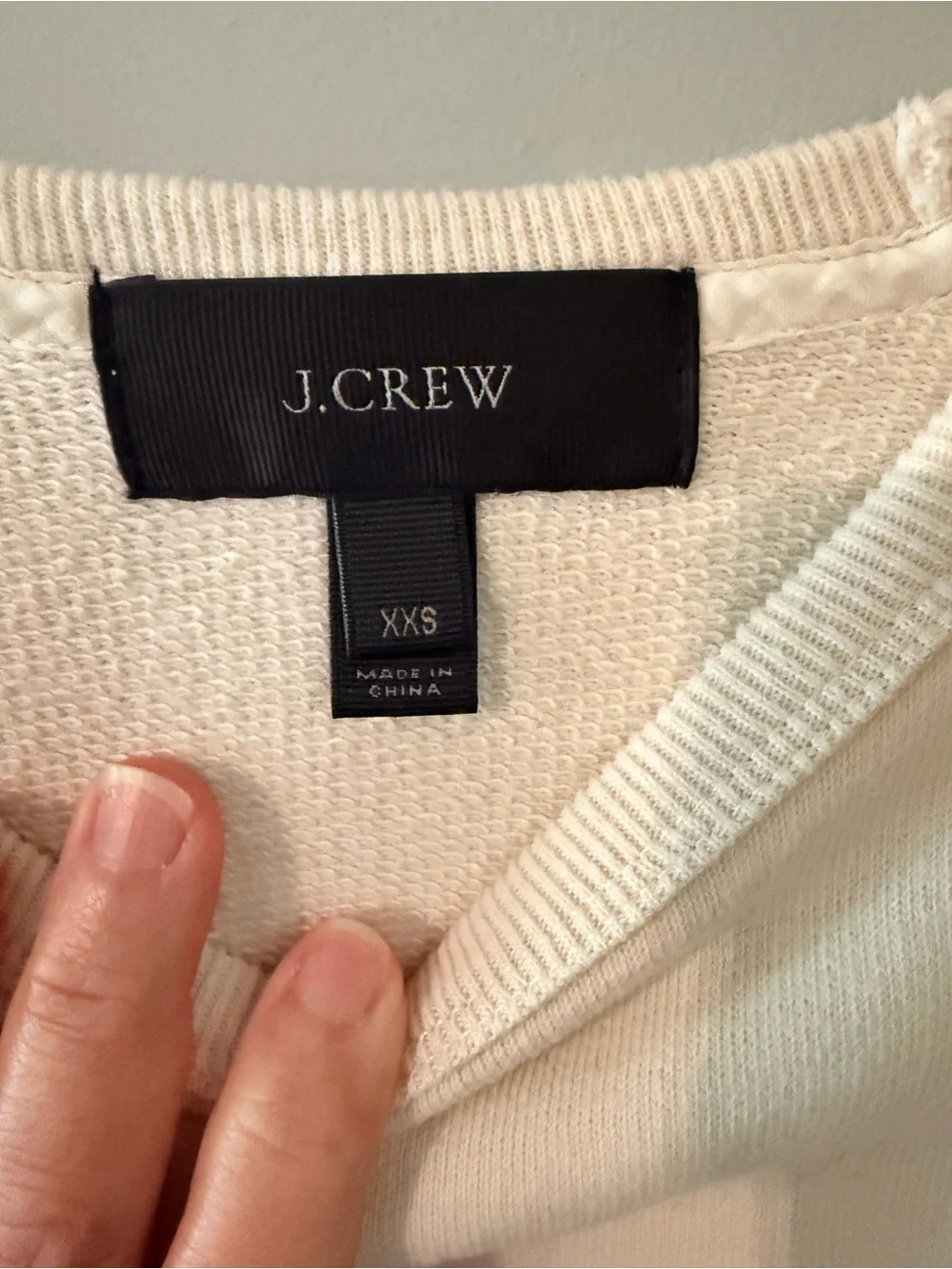 J crew cream crew neck sweatshirt. Cream color. Size xxs. Zippers on side